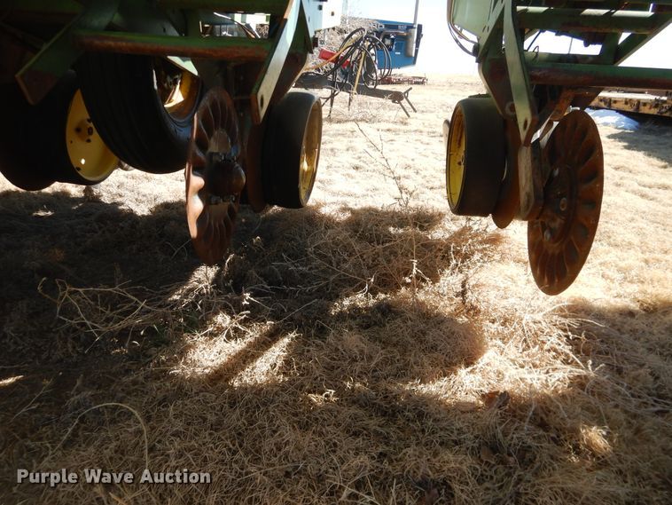 image for item HI9040 John Deere 7000  planter