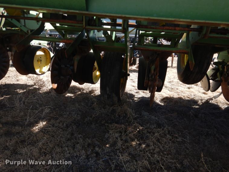 image for item HI9040 John Deere 7000  planter