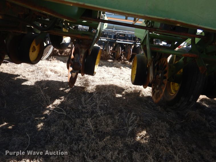 image for item HI9040 John Deere 7000  planter