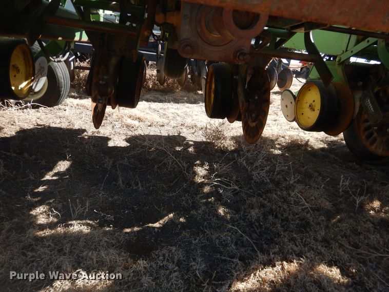 image for item HI9040 John Deere 7000  planter