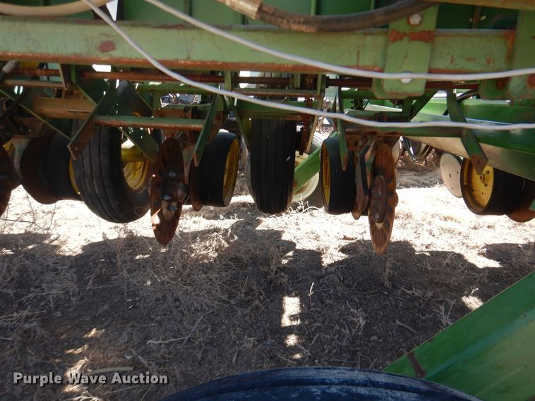 image for item HI9040 John Deere 7000  planter