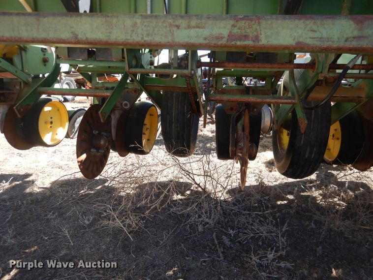image for item HI9040 John Deere 7000  planter