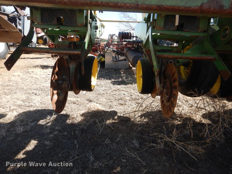 image for item HI9040 John Deere 7000  planter