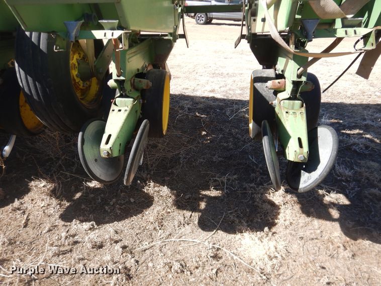 image for item HI9040 John Deere 7000  planter