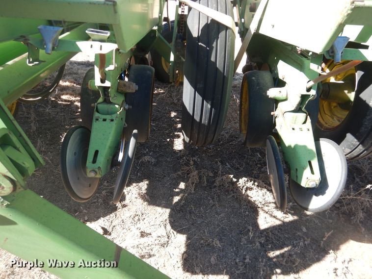 image for item HI9040 John Deere 7000  planter