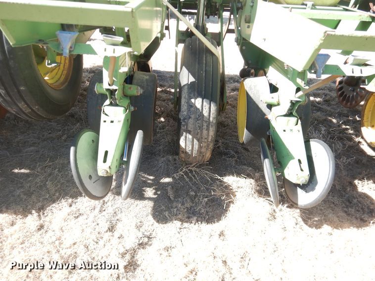 image for item HI9040 John Deere 7000  planter