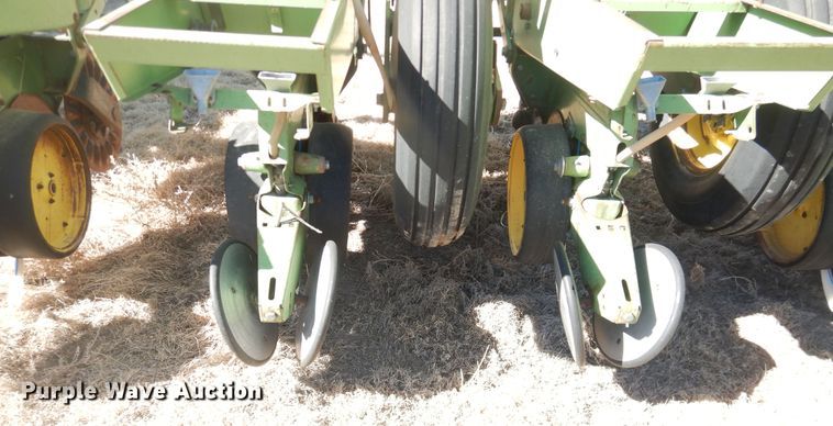 image for item HI9040 John Deere 7000  planter