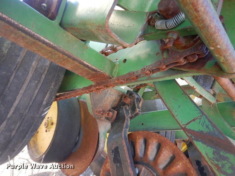 image for item HI9040 John Deere 7000  planter