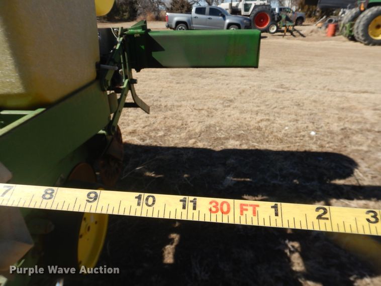 image for item HI9040 John Deere 7000  planter