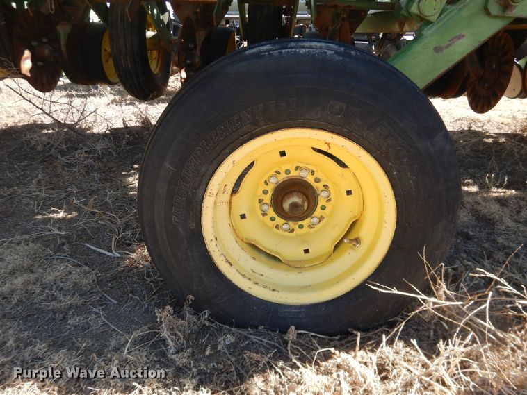 image for item HI9040 John Deere 7000  planter