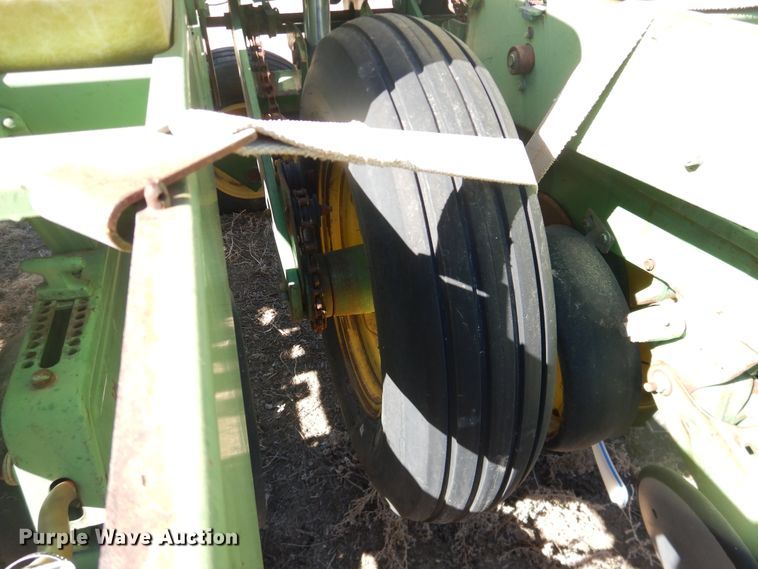 image for item HI9040 John Deere 7000  planter