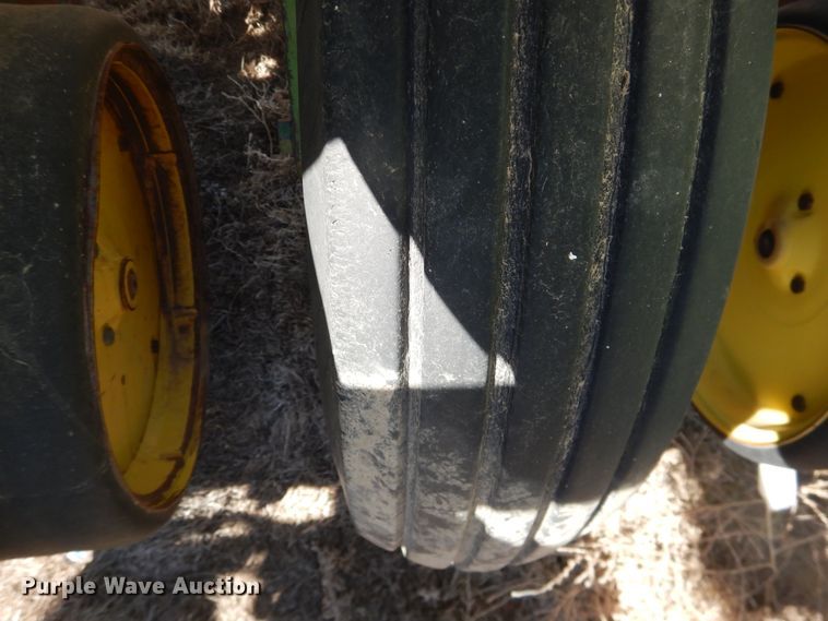 image for item HI9040 John Deere 7000  planter