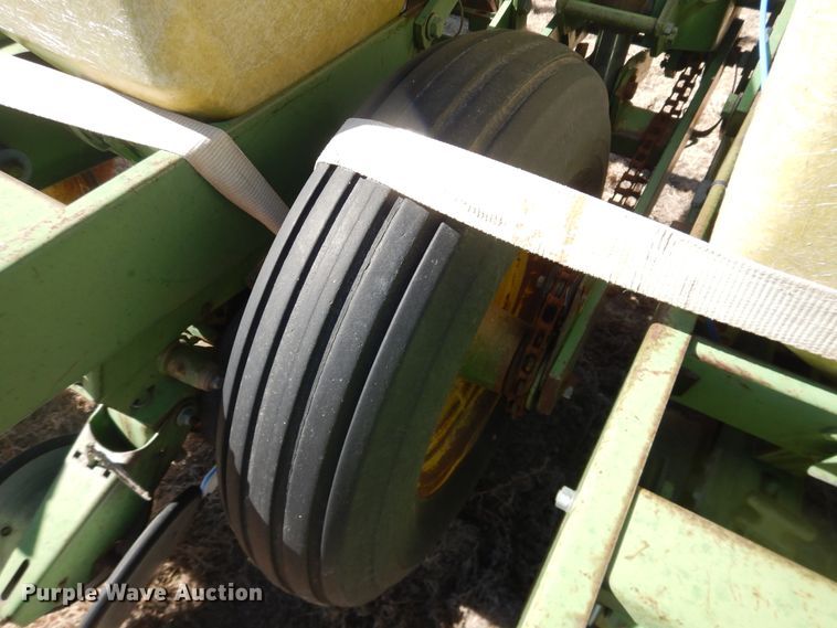 image for item HI9040 John Deere 7000  planter
