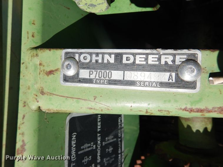 image for item HI9040 John Deere 7000  planter