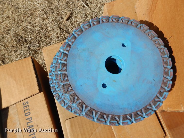 image for item HI9040 John Deere 7000  planter