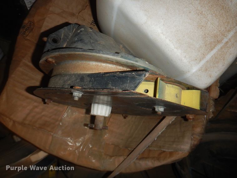 image for item HI9040 John Deere 7000  planter