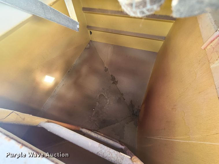 image for item IA9292 Convey All BT-240 seed tender