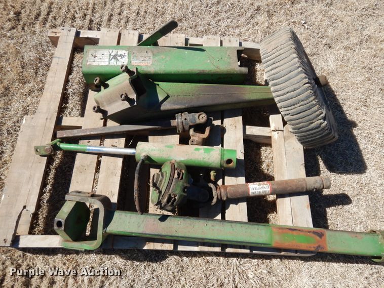 image for item IP9071 John Deere 1508 batwing rotary mower