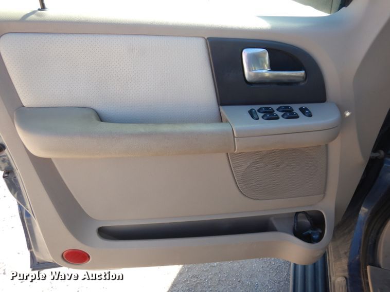 image for item IP9072 2003 Ford Expedition  SUV