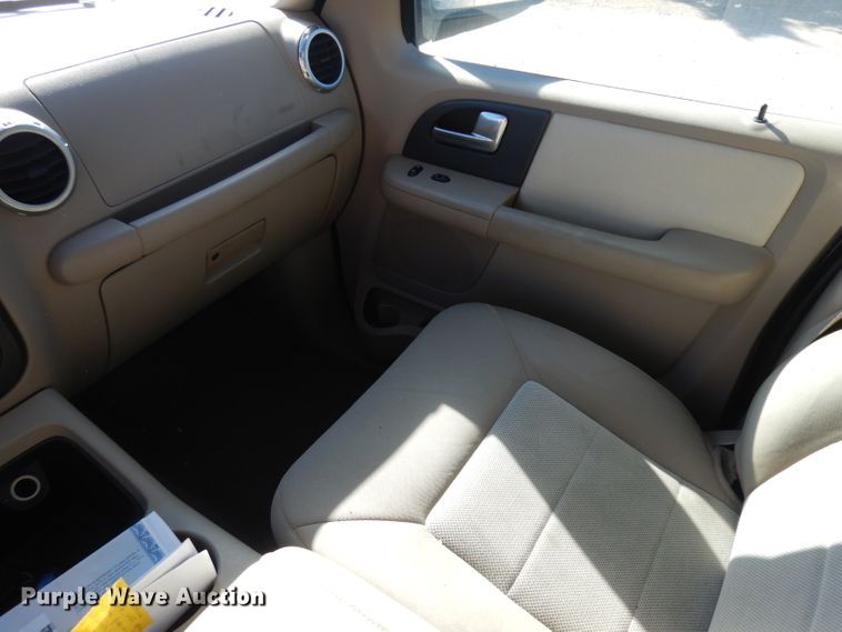 image for item IP9072 2003 Ford Expedition  SUV