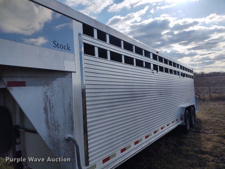 image for item FY9931 2006 Travalong livestock trailer