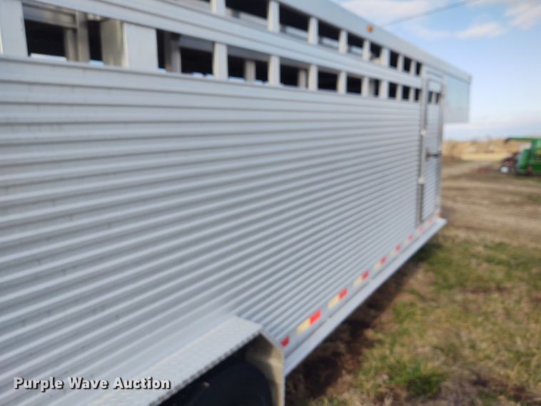 image for item FY9931 2006 Travalong livestock trailer