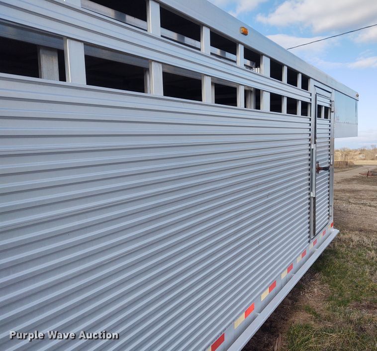 image for item FY9931 2006 Travalong livestock trailer