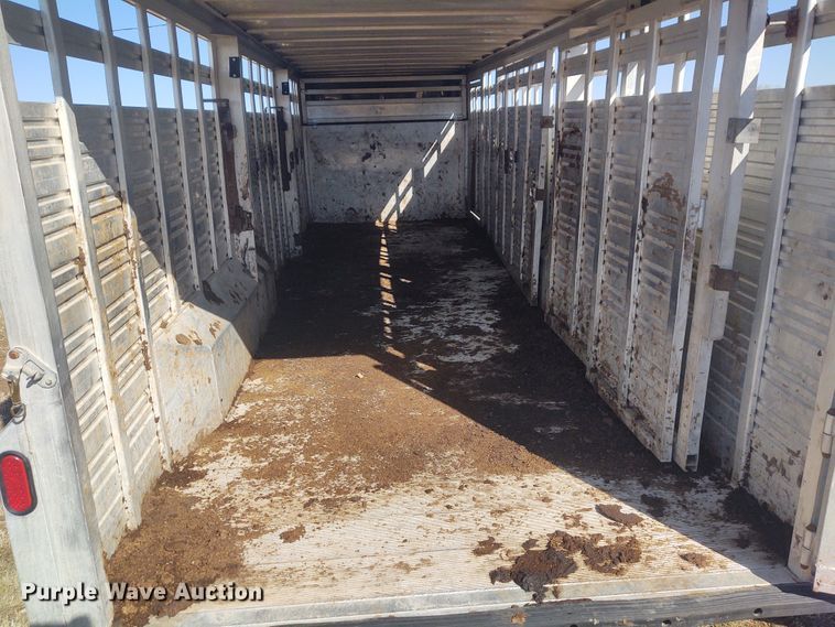 image for item FY9931 2006 Travalong livestock trailer