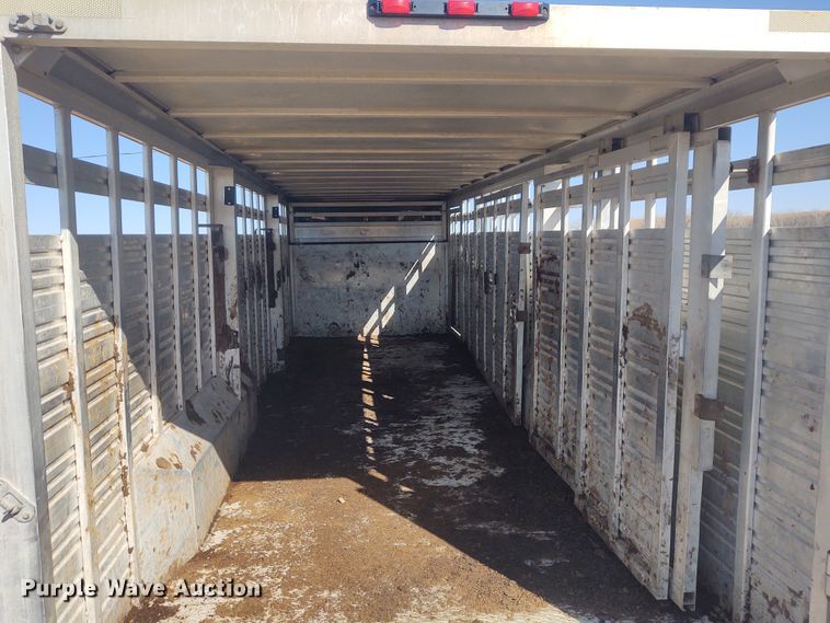 image for item FY9931 2006 Travalong livestock trailer