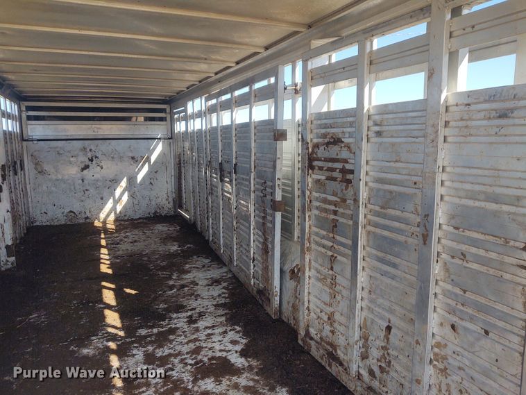 image for item FY9931 2006 Travalong livestock trailer