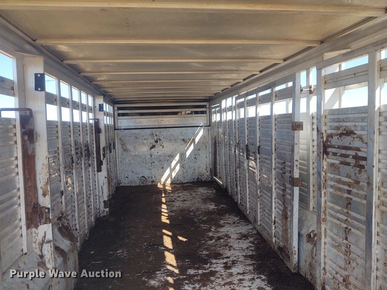 image for item FY9931 2006 Travalong livestock trailer