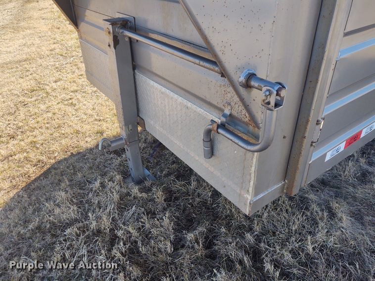 image for item FY9932 2015 Grupo Remolques Del Norte livestock trailer