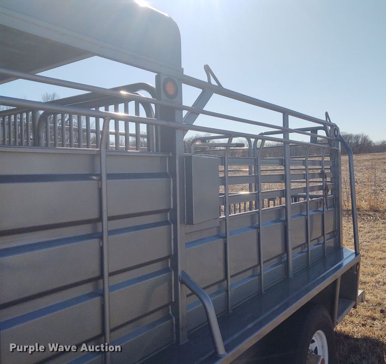 image for item FY9932 2015 Grupo Remolques Del Norte livestock trailer