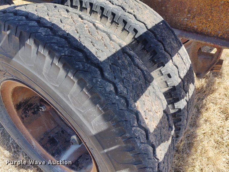 image for item FY9939 1966 Fontaine hay bale trailer