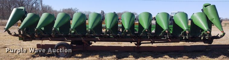 image for item FY9940 2004 John Deere 1293  corn head