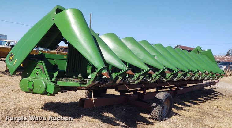 image for item FY9940 2004 John Deere 1293  corn head