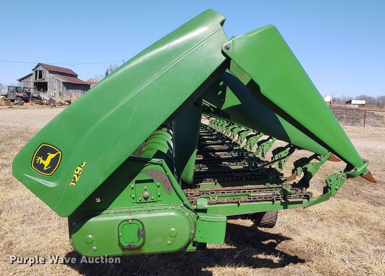 image for item FY9940 2004 John Deere 1293  corn head