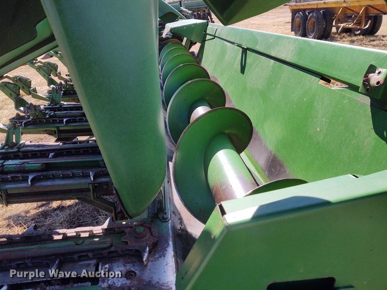 image for item FY9940 2004 John Deere 1293  corn head