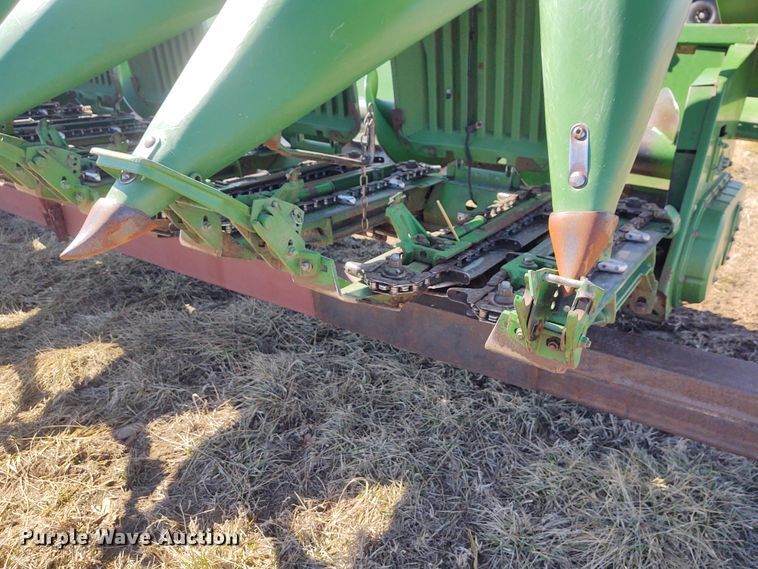 image for item FY9940 2004 John Deere 1293  corn head