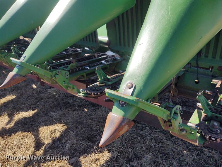 image for item FY9940 2004 John Deere 1293  corn head