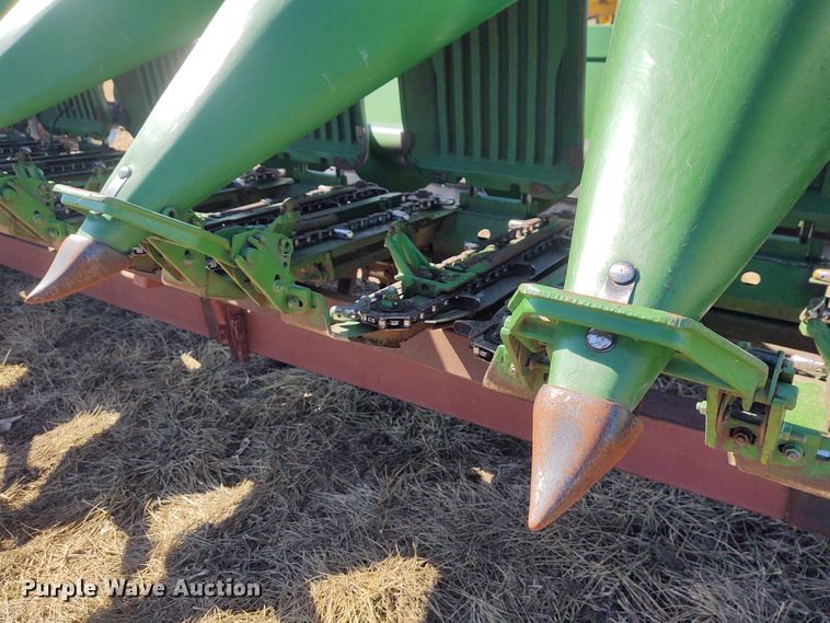 image for item FY9940 2004 John Deere 1293  corn head