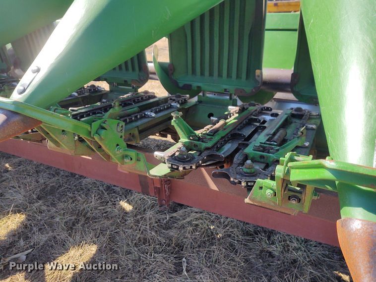 image for item FY9940 2004 John Deere 1293  corn head