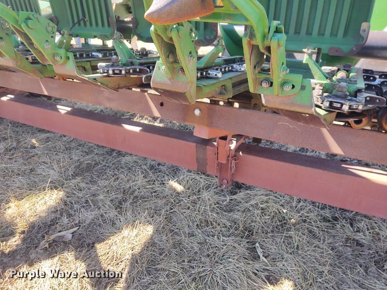 image for item FY9940 2004 John Deere 1293  corn head