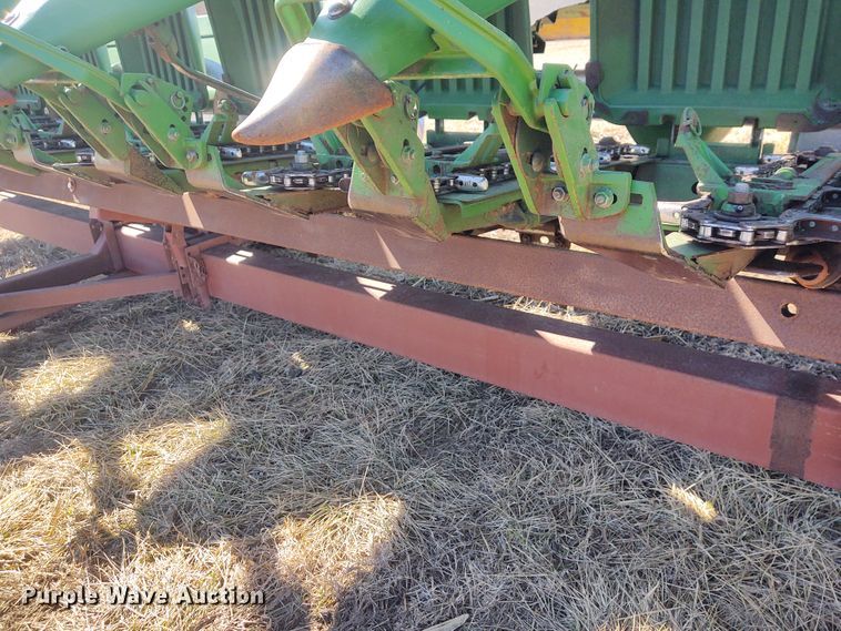 image for item FY9940 2004 John Deere 1293  corn head