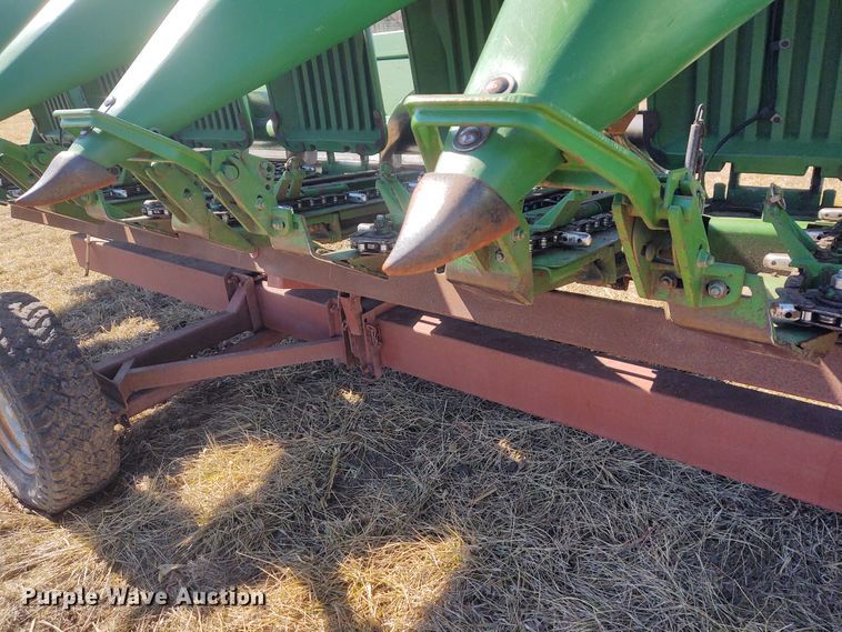 image for item FY9940 2004 John Deere 1293  corn head