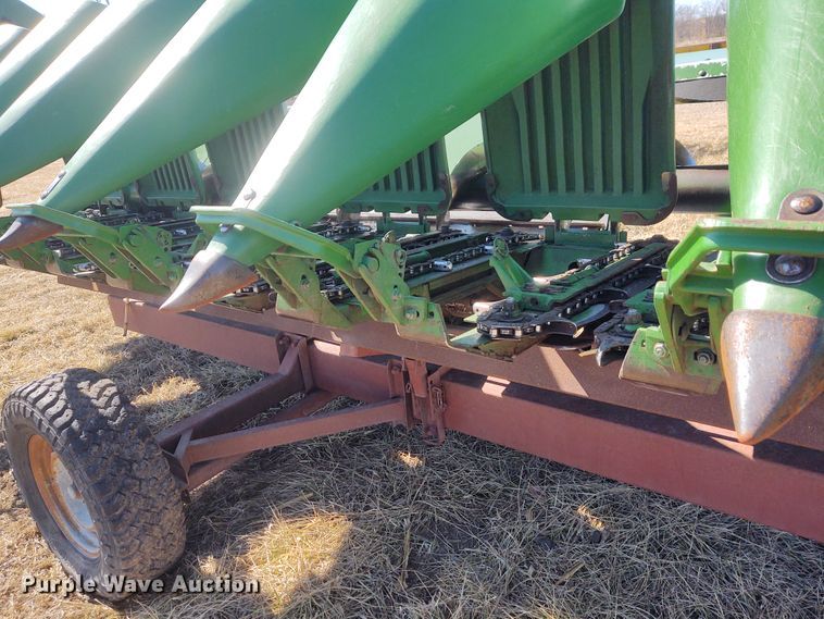 image for item FY9940 2004 John Deere 1293  corn head