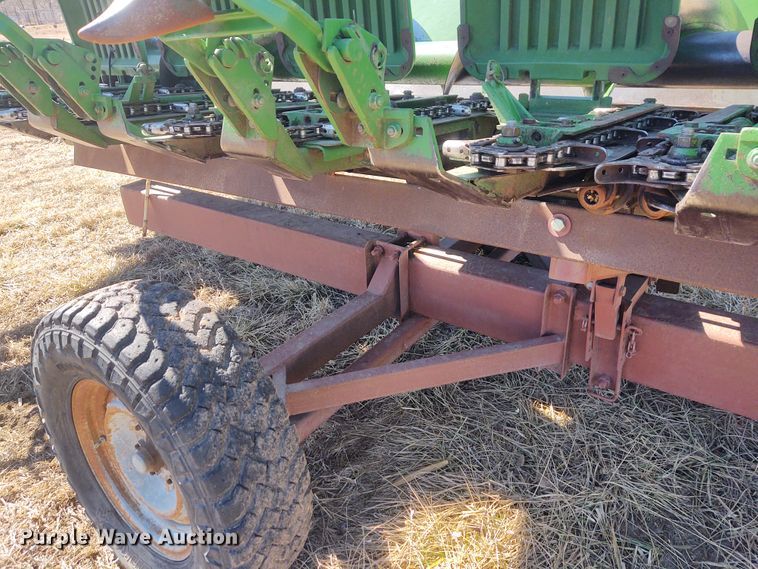 image for item FY9940 2004 John Deere 1293  corn head