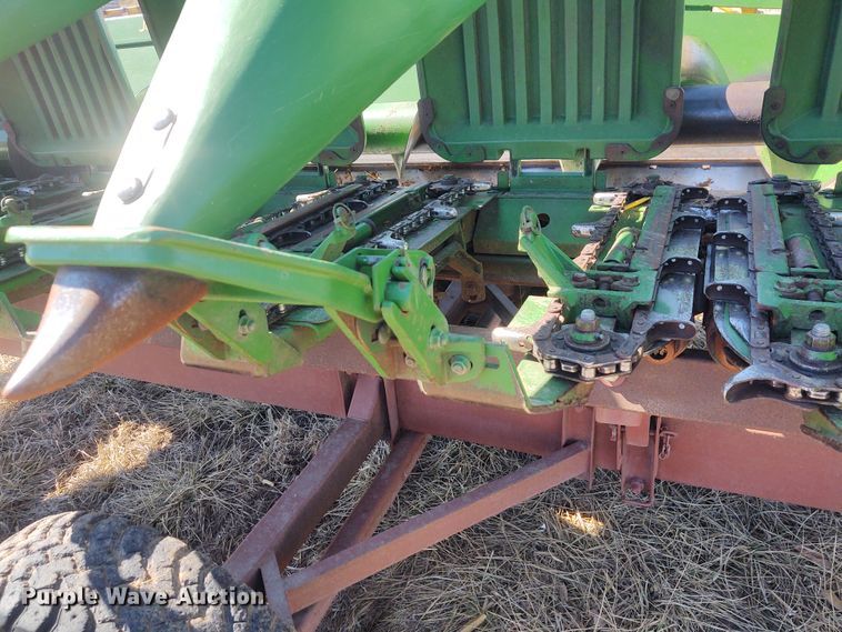 image for item FY9940 2004 John Deere 1293  corn head