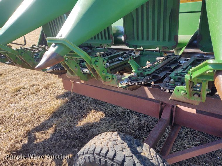 image for item FY9940 2004 John Deere 1293  corn head