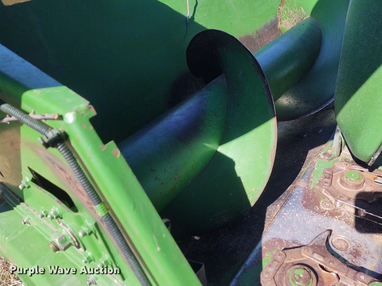 image for item FY9940 2004 John Deere 1293  corn head